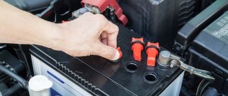 Доливка воды в аккумулятор