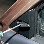 Самостоятельно меняем зеркало заднего вида